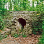 Eifelwasserleitung bei Kreuzweingarten mit Kalksinter